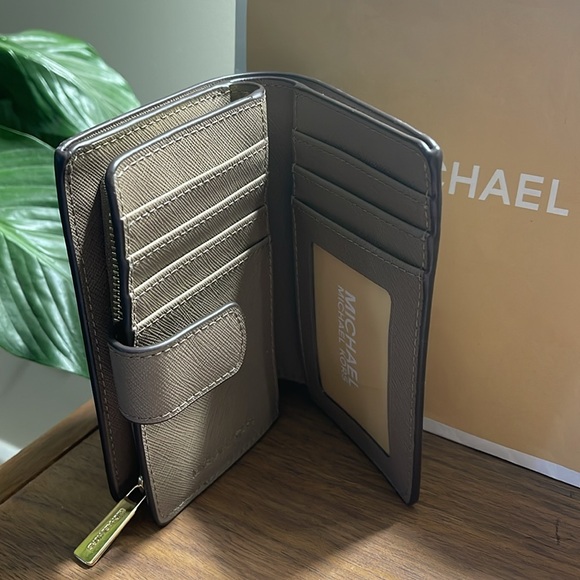 Michael Kors Medium Saffiano Leather Wallet - Picture 6 of 6